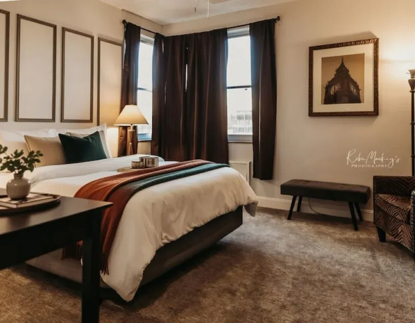 116 · Timeless #116 - Hotel Phillips - Image 1
