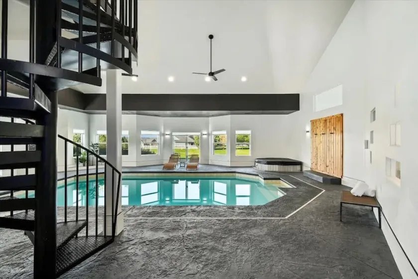 Private Oasis On 2 Acres with Indoor Pool and Theater - Image 1