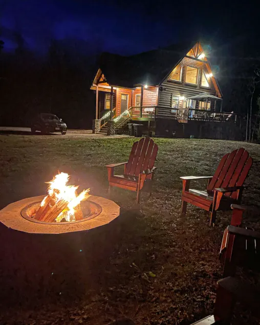 4bdrm Chalet-close to downtown & outdoor adventure - Image 1