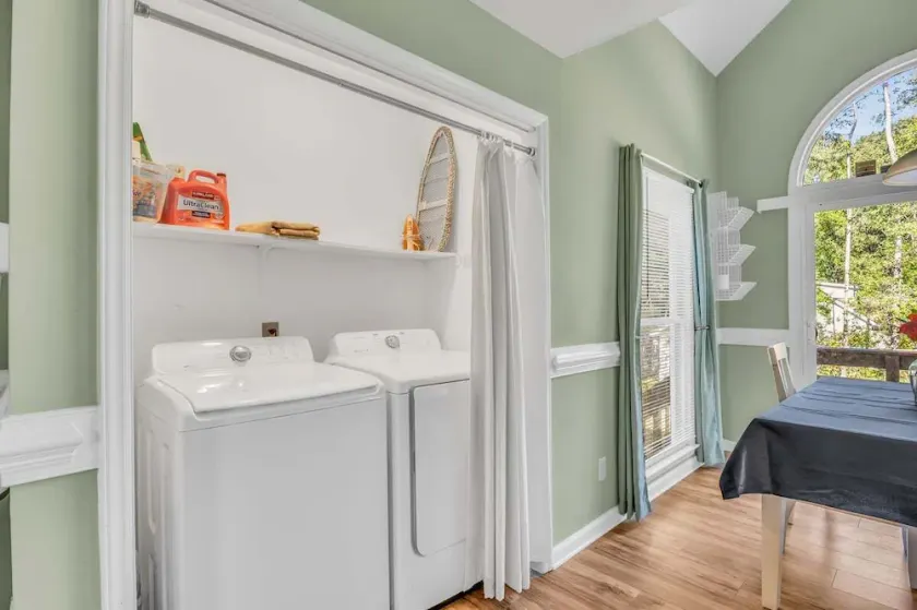 Carolina Cottage - Sleeps 11 - 20 mins to Raleigh - Game/Movie Room w/Projector! - Image 1