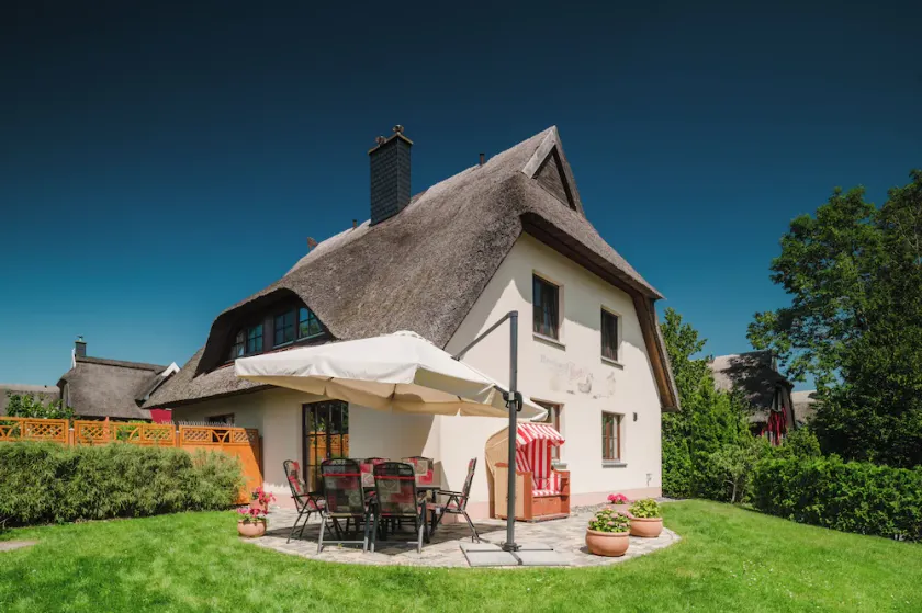 Holiday House 'Glowe på Rügen' med have, terrasse, strand stol, Sauna, Wi-Fi - Image 1