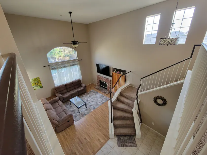 Spacious 3 Bedroom Home with Pool - Image 1