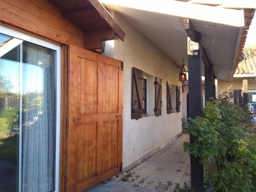 2 bedroom house with terrace and garden - Image 1