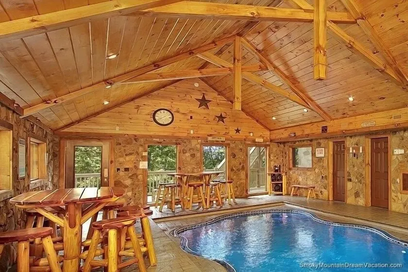 5 O' Clock Somewhere 3 Bedroom Cabin by RedAwning - Image 1