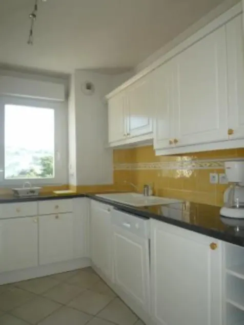 Très bel appartement , deux chambres,proche des commerces et place du marché c - Image 1