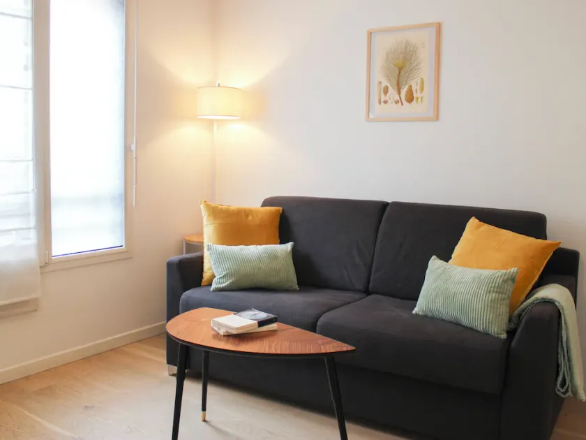 Charming 28 m² Love Nest in Vanves - Image 1