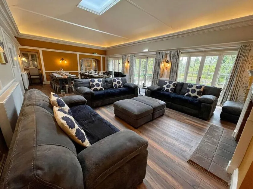 Lydney House Hotel Swaffham Sleeps 22 - Image 1