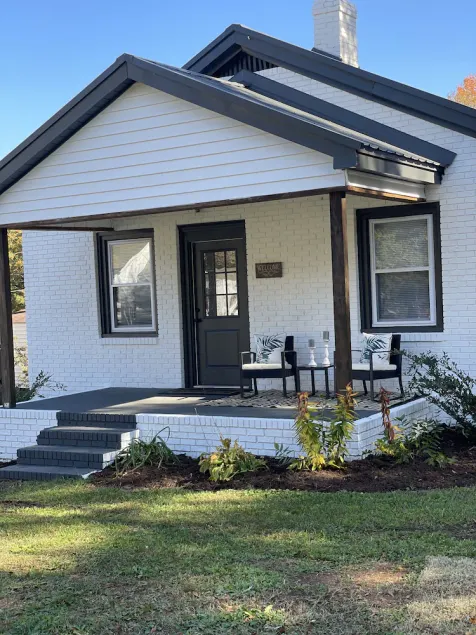 Private, pet-friendly adorable getaway mins to downtown - Image 1