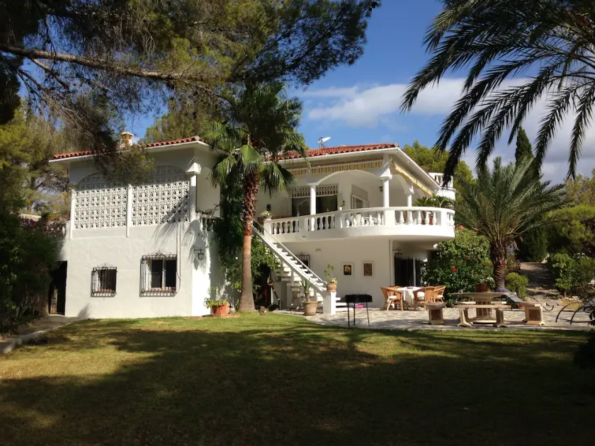 Luxury villa for 6/8 people. - Image 1