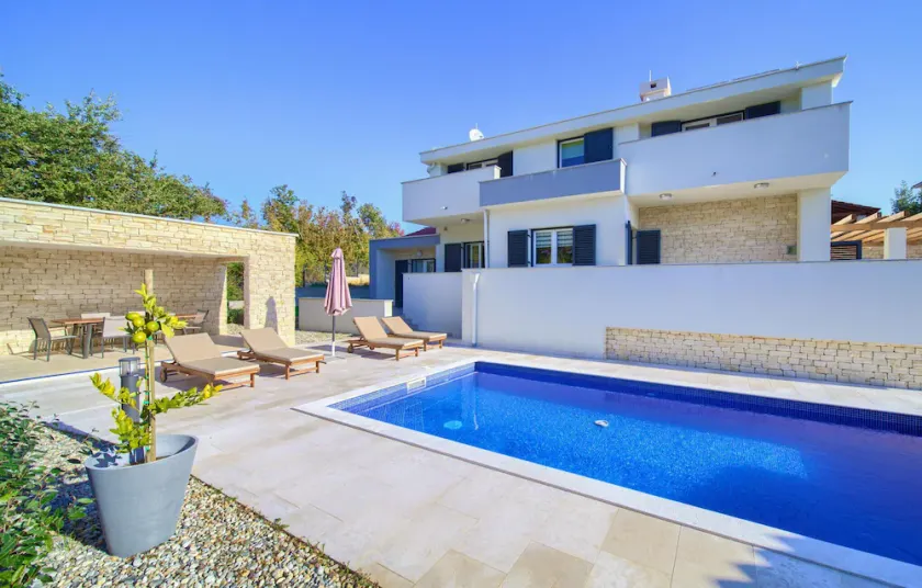 Luxurious Home In Risika - Image 1