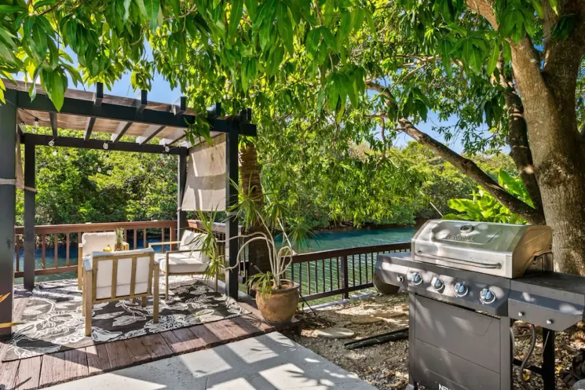 Backyard Oasis Waterfront Pool Paddle Board - Image 1