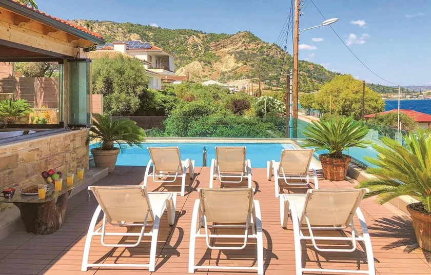Nice home in Petalou, Korinthias - Image 1