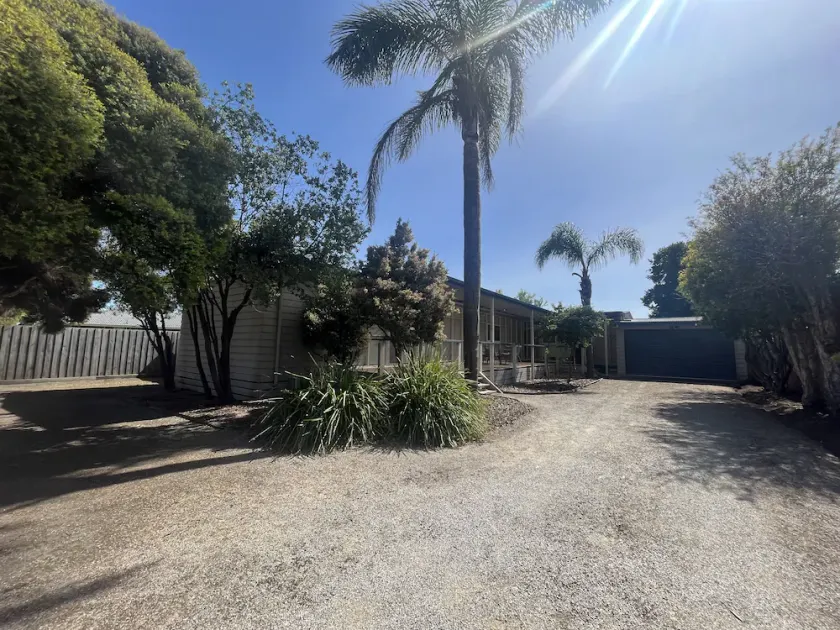 Classic beach Getaway - Close to winery region and beach! - Image 1