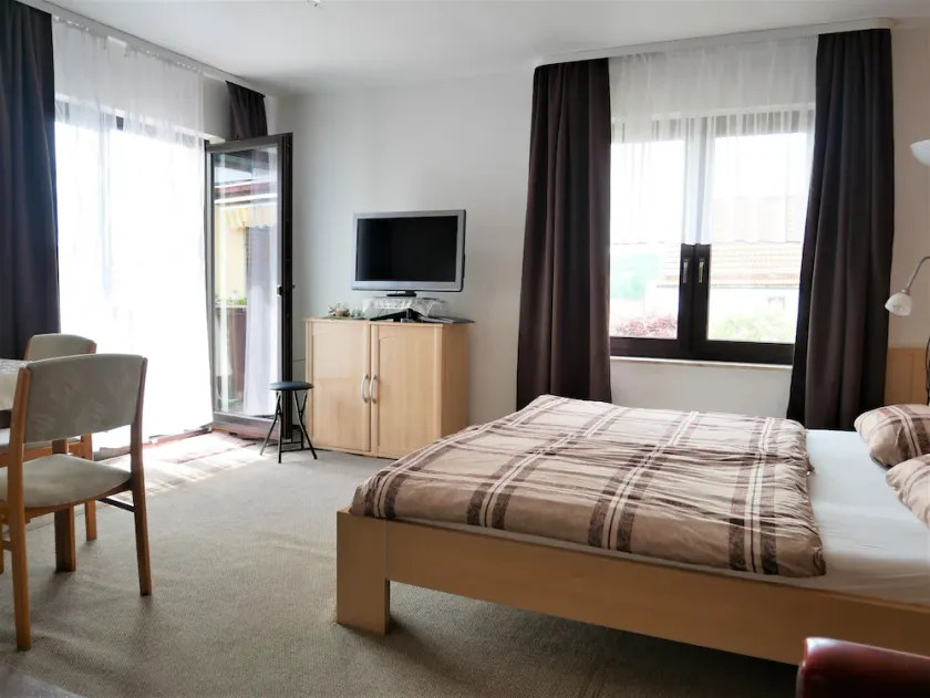 Holidayflat with balcony, seperate entrance, near Thuringian Forest - Image 1