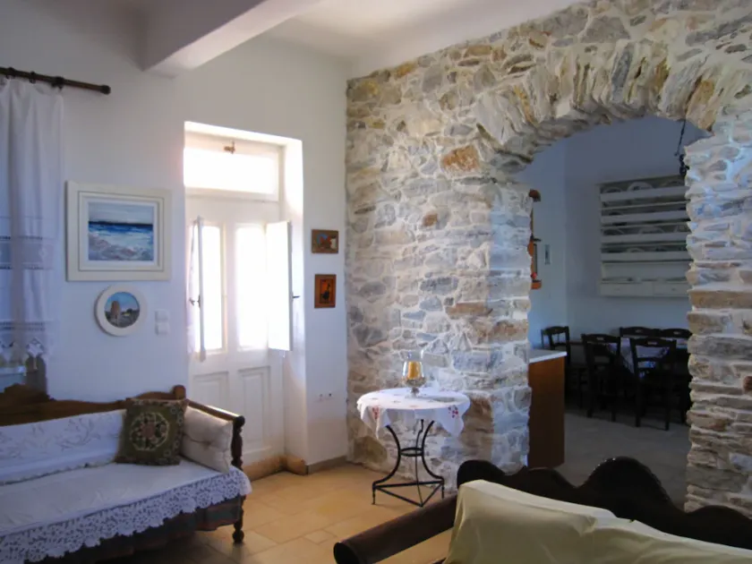 Luxury 100 m2 house in the centre of Naxos - Image 1
