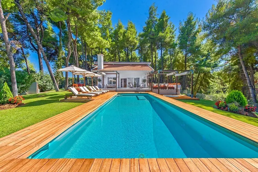 Villa Pinewood - Six Bedroom Villa, Sleeps 12 - Image 1