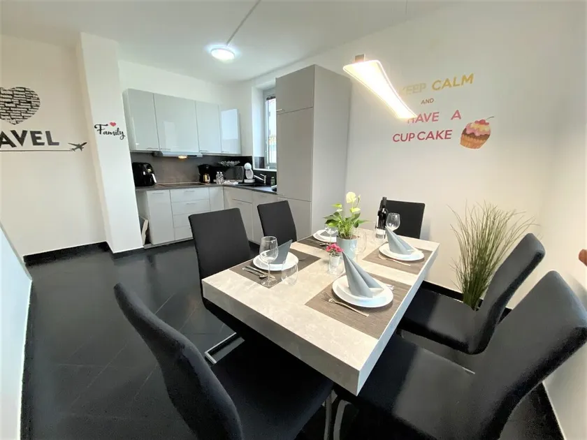 LUXURY Apartment 2 floors 3BR! +NETFLIX +HIGH-END - Image 1