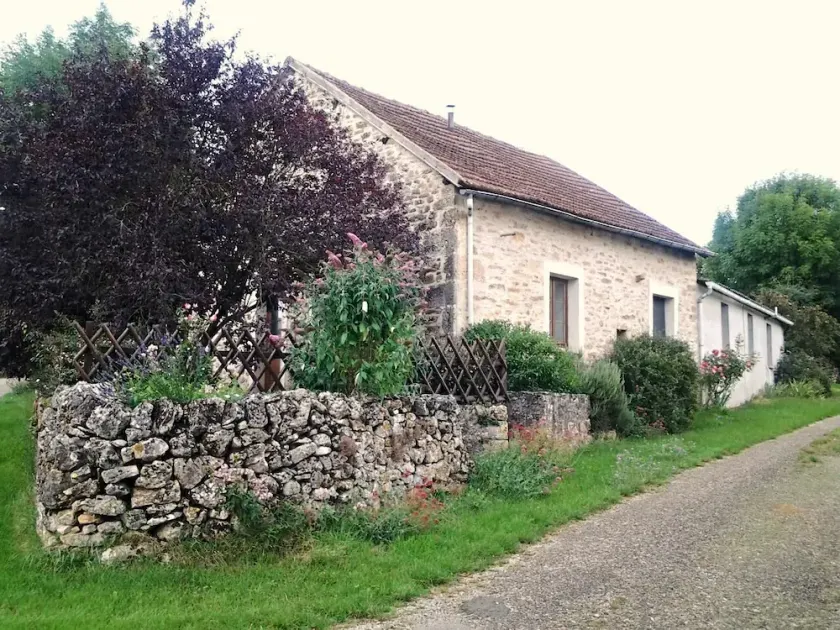 Gîte in the countryside, ideal for green vacations, 5 minutes from bird lake. - Image 1