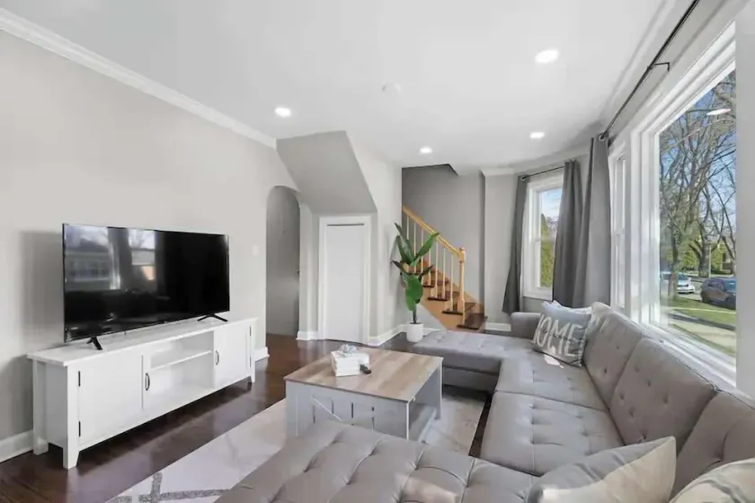 Morton Grove w Game Room & Huge Yard - Image 1