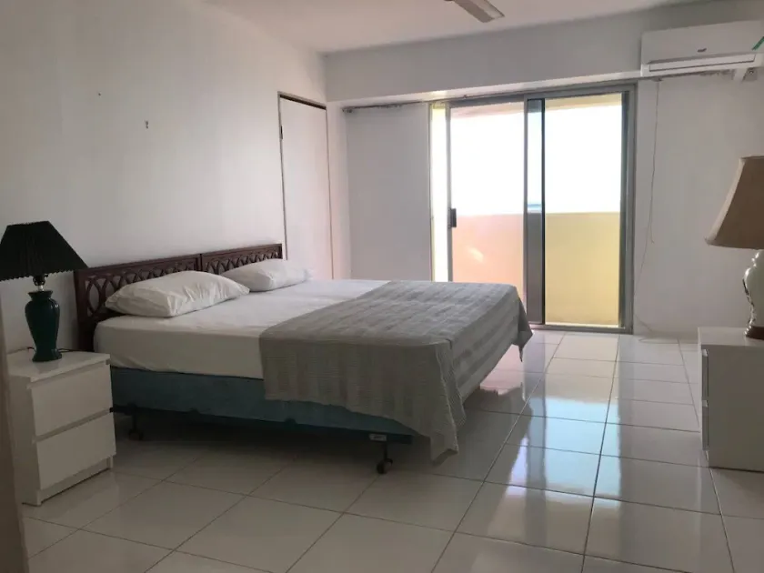 Downtown Kingston Waterfront 2 Bed Apartment - Image 1