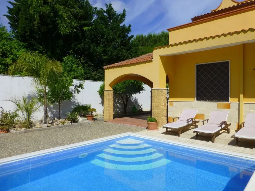 bis 2014neu.Schöne Villa am Meer 25 min. vom Flughafen. WLAN kostenfrei. - Image 1