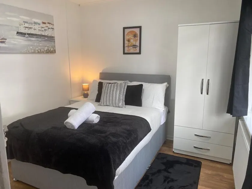 Birmingham - 4BR - Sleeps 9 - Parking - Garden - Image 1