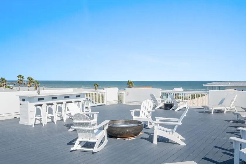 Sol Mate- 6 Bed 4. 5 Bath Pool & Rooftop Home On The Beach - Image 1