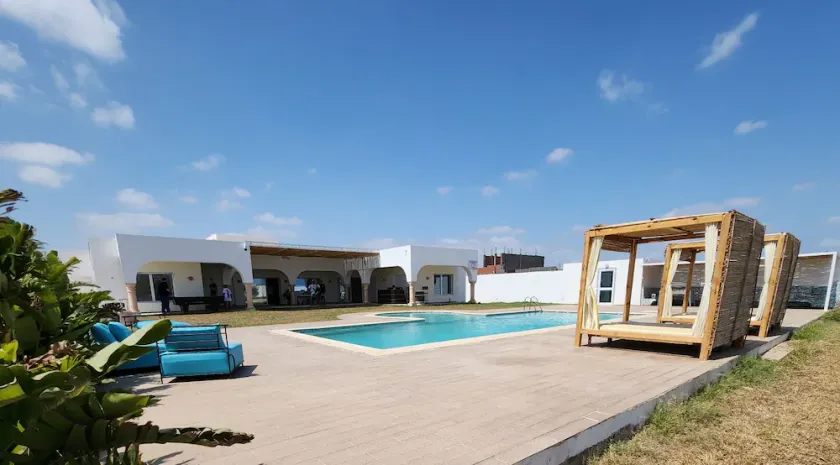 Very large villa ideal for groups of up to 15 to 18 people - Image 1