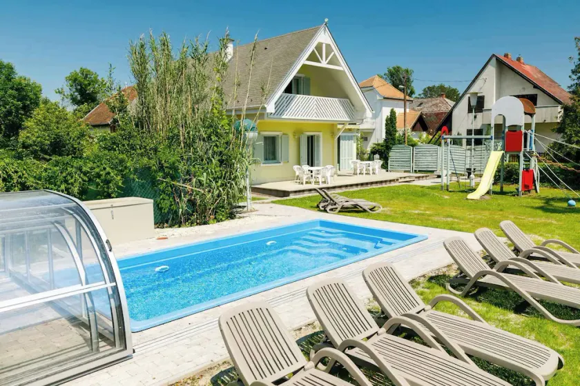 Holiday home child-friendly equipped near the beach - Image 1