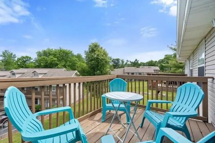 FULLY RENOVATED CONDO with access to SWIMMING POOL, GAME, FITNESS room - Image 1