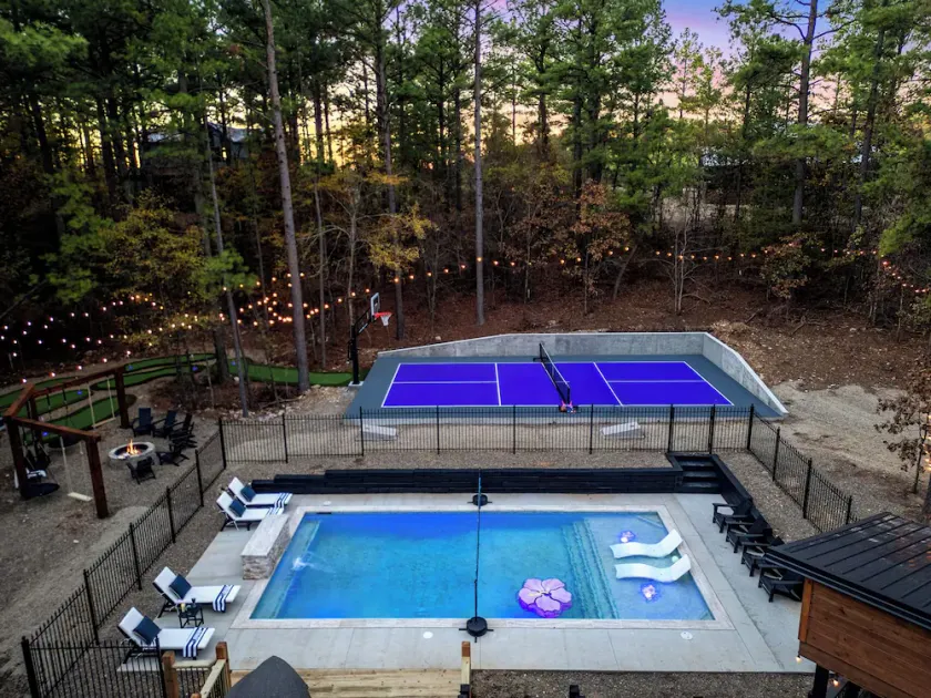 Heated Pool + Pickleball + Mini Golf | Sleeps 20 - Image 1