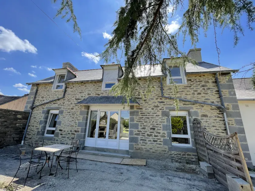 Entire house for rent, a haven of peace in the historic heart of Le Faou - Image 1