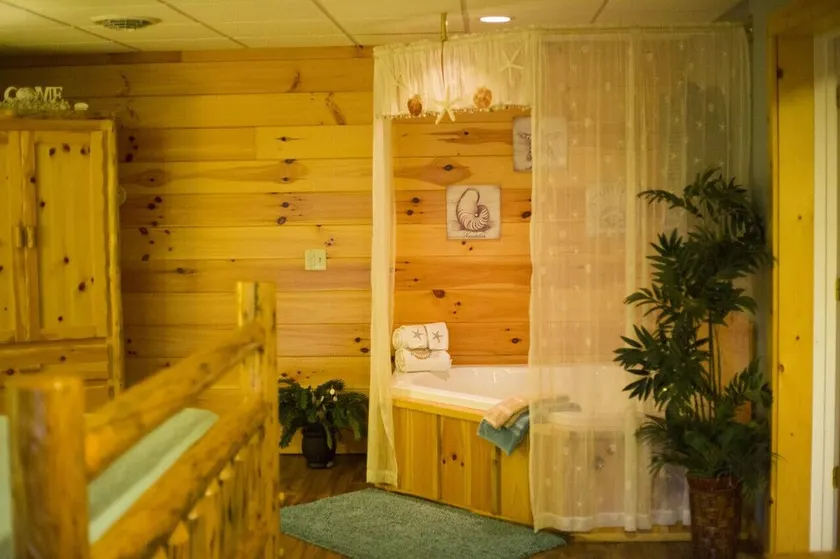 Romantic Couples Suite with Jacuzzi Tub and Kitchenette - Image 1