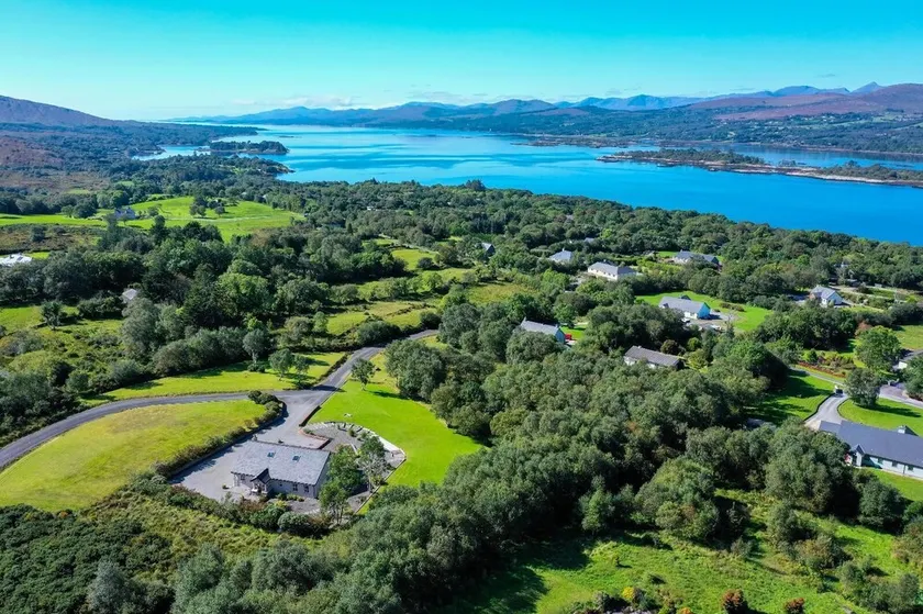 Bun Cill Athat - afsondret bjergside beliggenhed med udsigt Kenmare Bay & område - Image 1