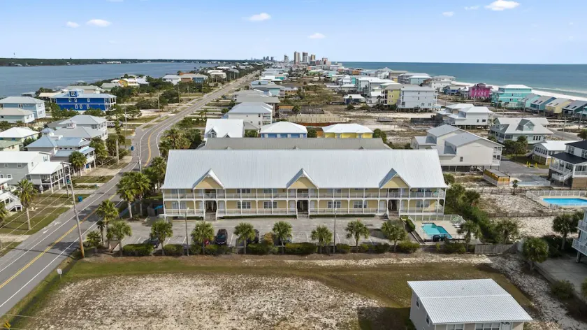 Beautiful Two Bedroom, Two Bathroom First Floor Condo in Gulf Shores! - Image 1