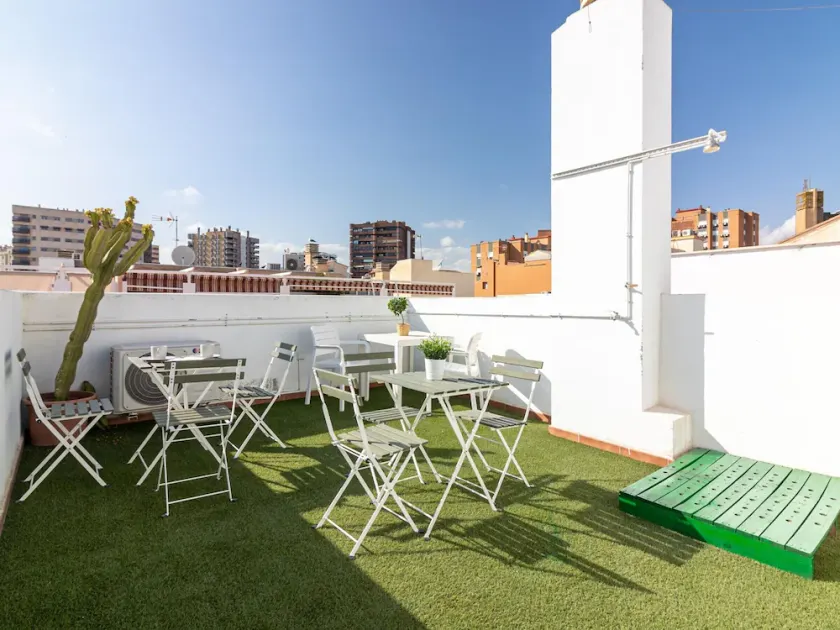 New Apartment in Pedestrian Zone, Central Málaga – Comfortable, Quiet, Fully Equipped, Near Beach & Museums - Image 1
