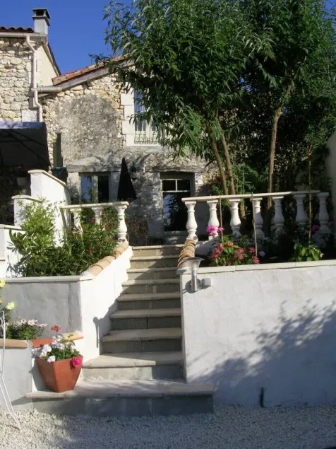 Cerca de Aubeterre, cabaña tranquila con preciosas vistas y piscina en Dordoña - Image 1