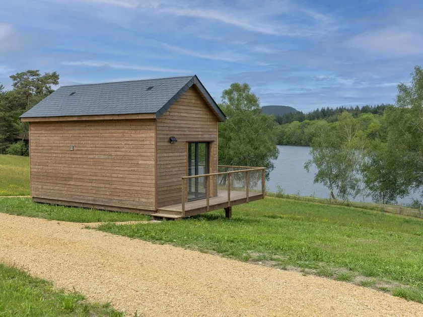Cabane Familiale | Vue Lac Monédières | Piscines - Image 1