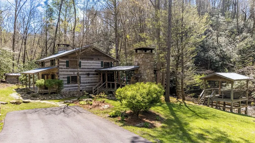 Indian Creek: Secluded, Beautiful Authentic Style Log Cabin in Gatlinburg - Image 1