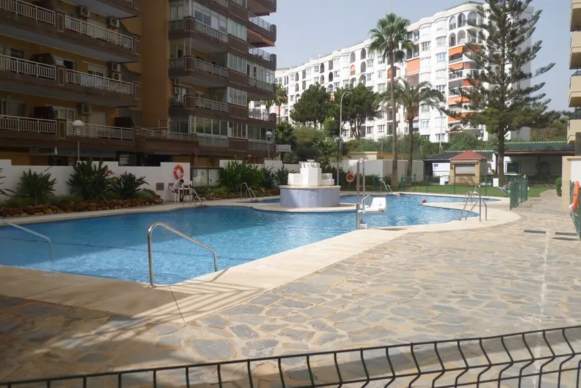 Modern 1 Bed Seafront Apt Los Boliches - Image 1