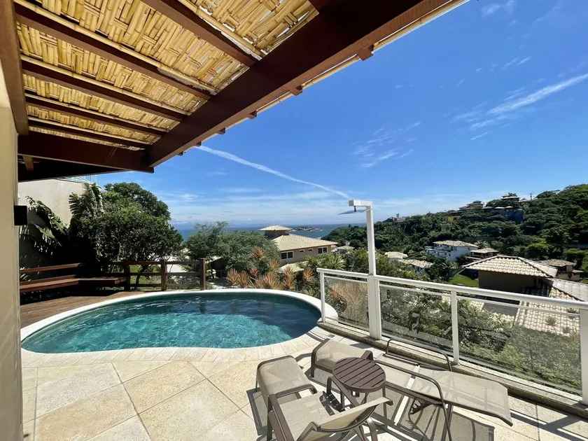 House with stunning views, barbecue, and pool, 600m from João Fernandes beach. - Image 1