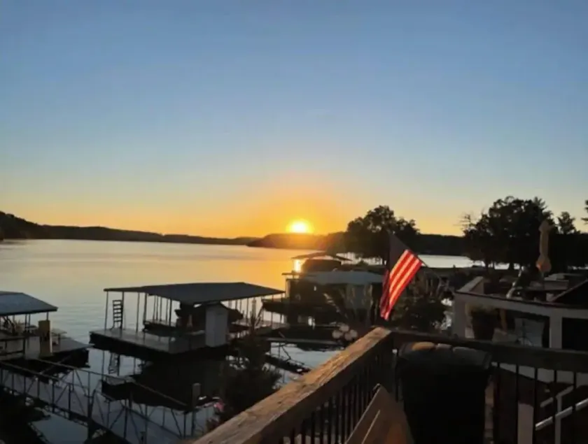 GORGEOUS LAKE FRONT 3BR Entire Home with Private Dock & Pet Friendly! - Image 1