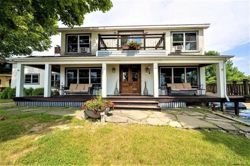 Lakeside Retreat with Gorgeous Views Year Round - Image 1
