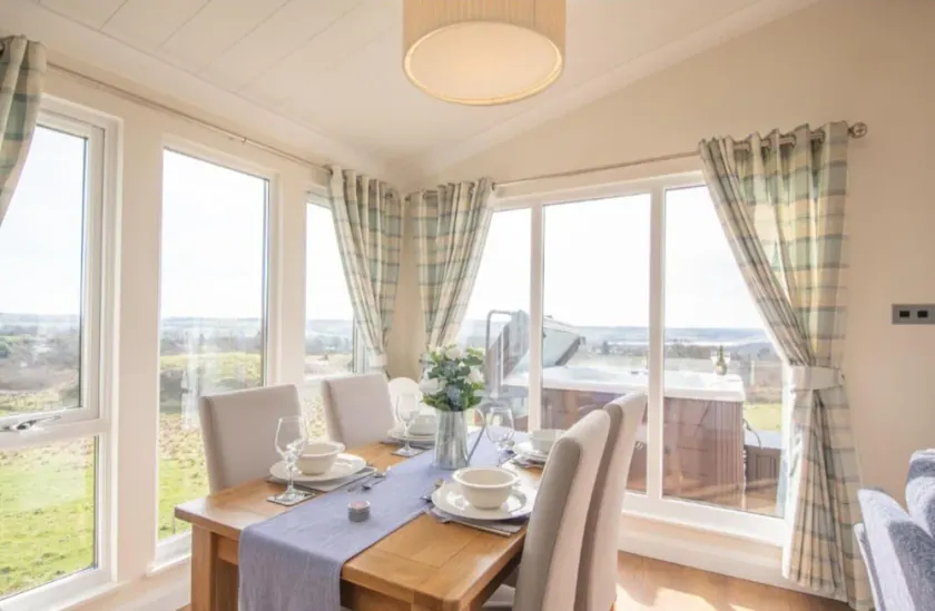 Luxury Family Beechwood Lodge With Hot Tub - Image 1