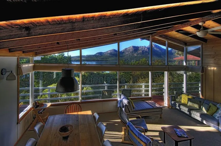 Freycinet Beachfront Retreat - Image 1