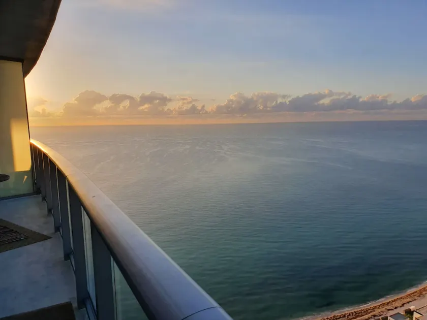 The Sea and the City merge in all dreams - Image 1