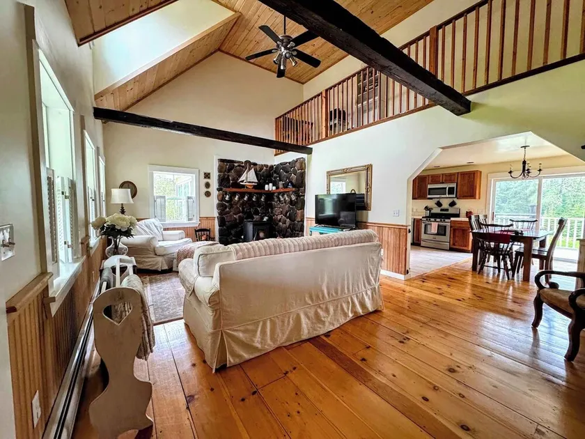 Charming Beach House - Fire Pit & Jetted Tub - Image 1