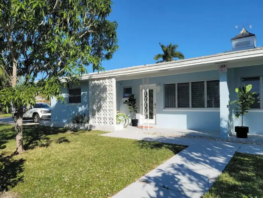Singer Island 2 bedroom w/ free parking- no stairs (North unit) - Image 1