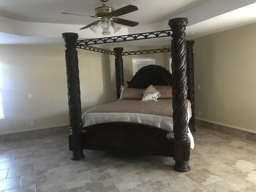 (Sleeps 10) Spacious 4 bedrooms perfect for family, friends, or business. - Image 1