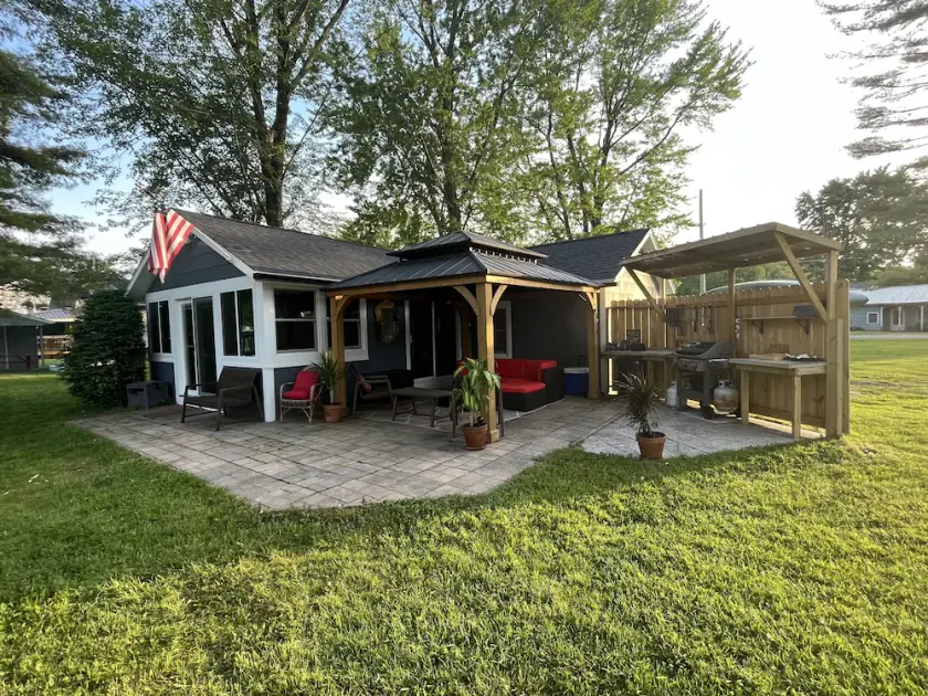 Waterfront!Outdoor living! Canoe kayaks paddleboard 60 ft dock Newly Renovated  - Image 1